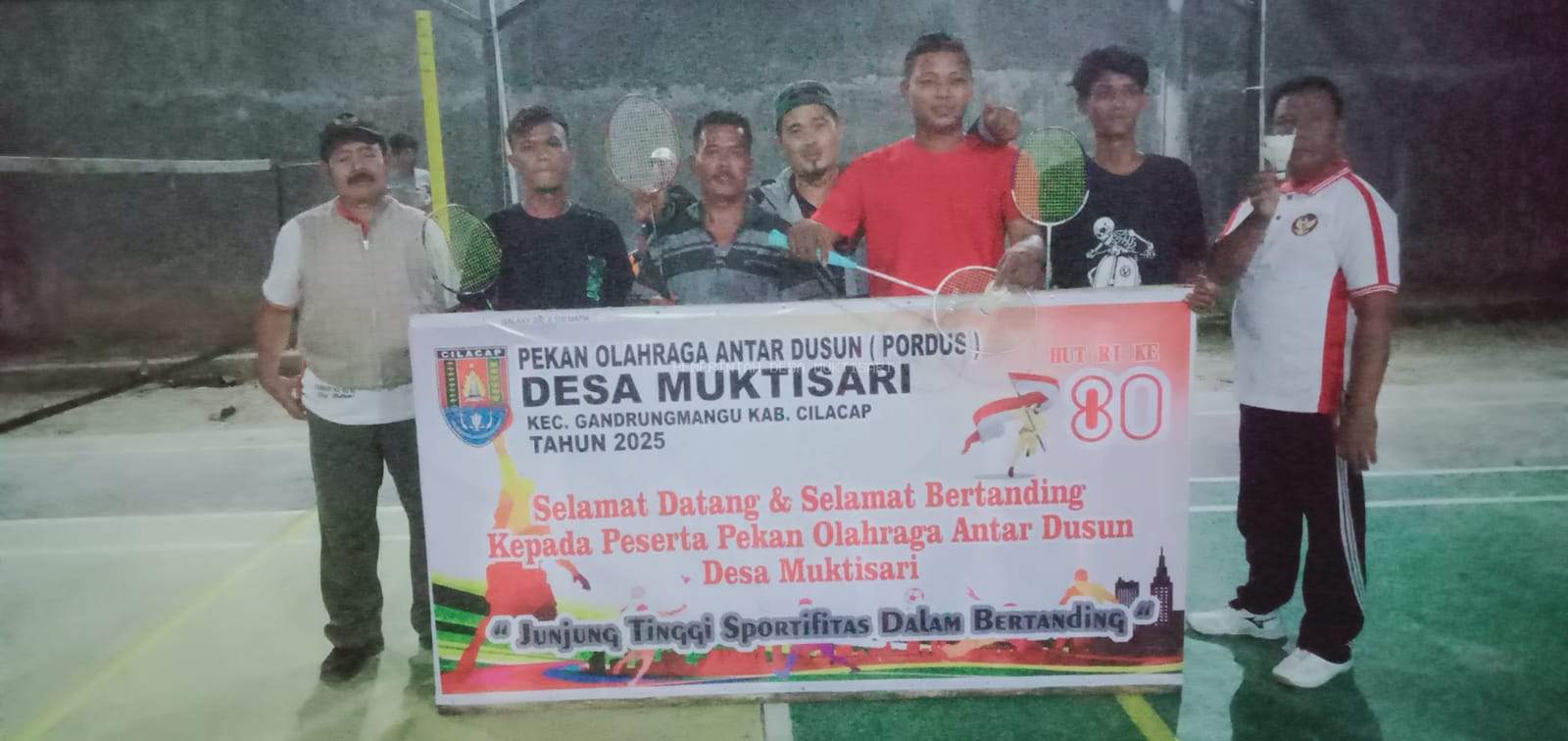 DUSUN BENDAGEDE BERHASIL TAKLUKAN PEMDES DALAM VINAL TURNAMEN BULU TANGKIS HUT RI DESA MUKTISARI