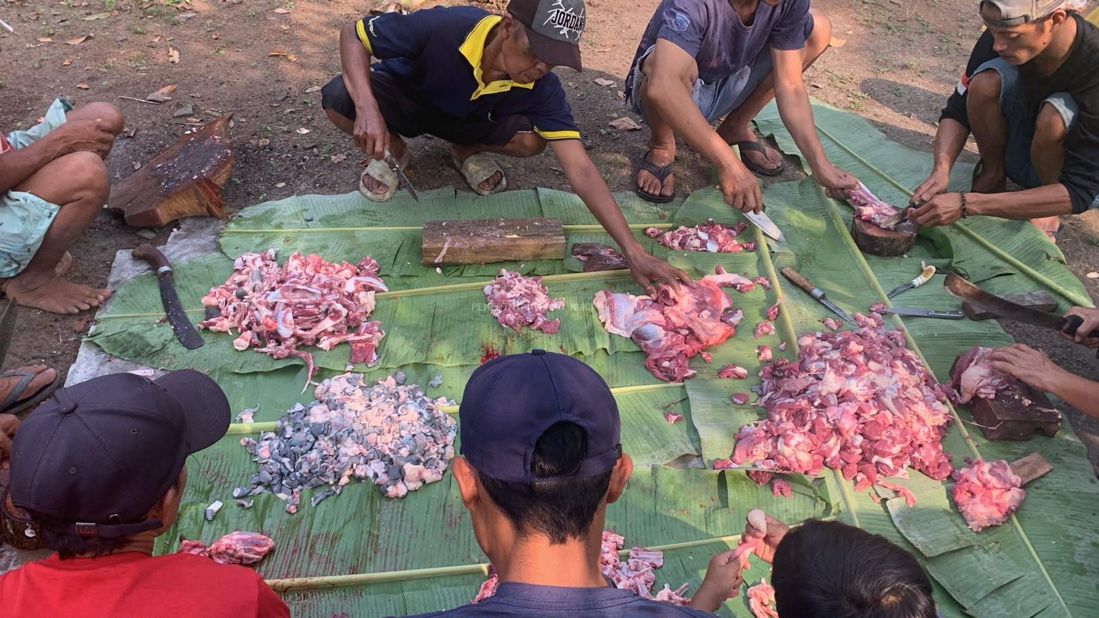 MAKNA DIBALIK RITUAL POTONG KAMBING PADA BULAN SYURO : TRADISI MASYARAKAT DESA MUKTISARI
