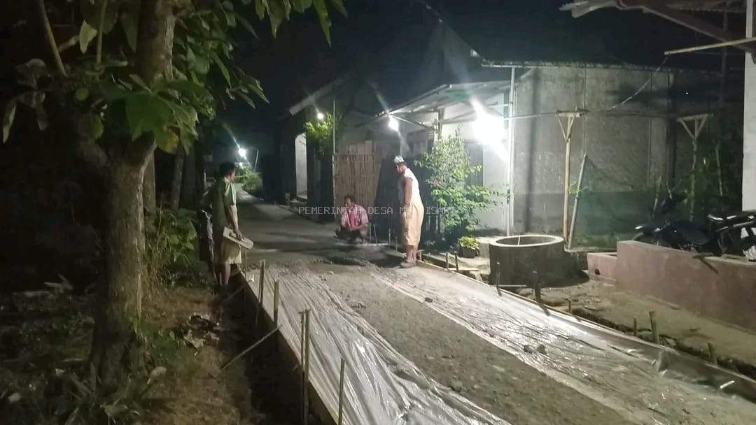 WARGA RT 01 DUSUN MUKTISARI PILIH BANGUN JALAN SECARA SWADAYA