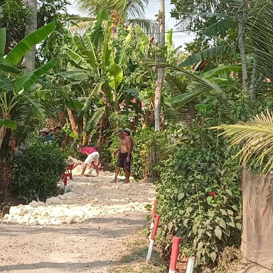 PERBAIKI JALAN LINGKUNGAN RT 04 RW 01 DUSUN MUKTISARI